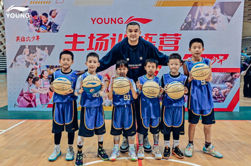 篮球训练营火热开营，专业指导助力成长