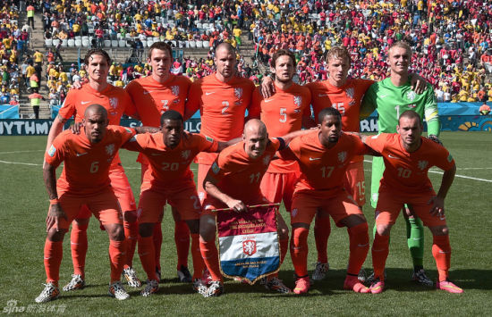  队长袖标激励前行，逆境中展现领袖范