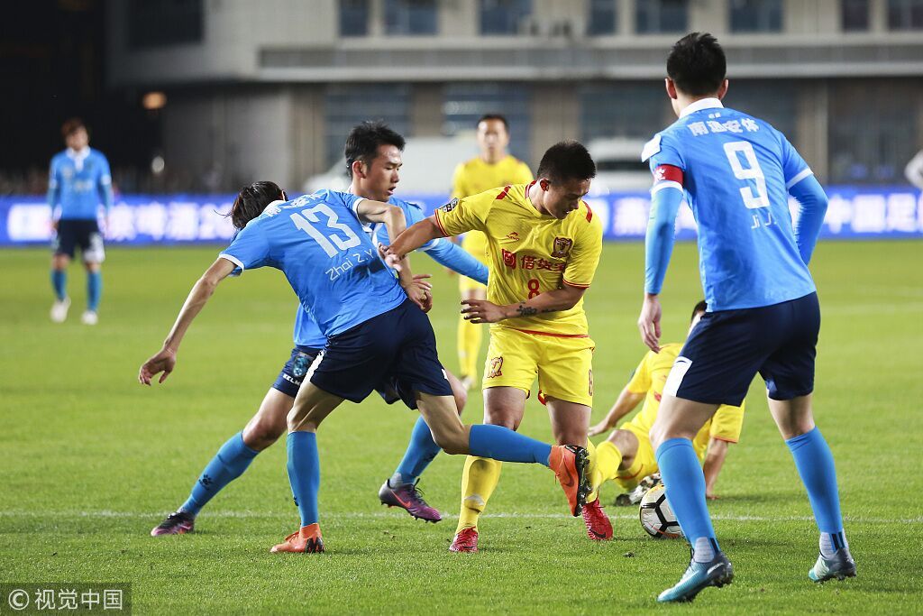  足协杯冷门迭爆，业余球队创造历史佳绩  