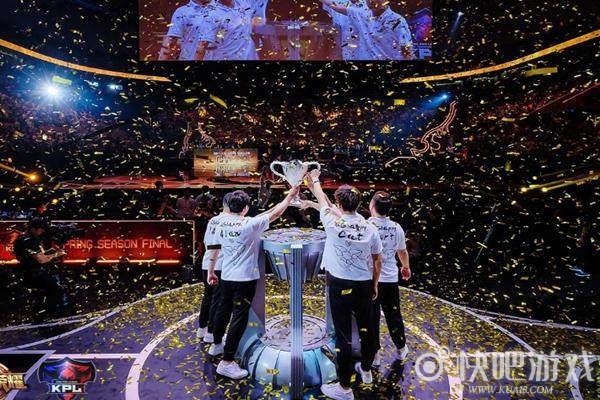  电竞新秀初露锋芒，关键局极限操作锁定胜局  